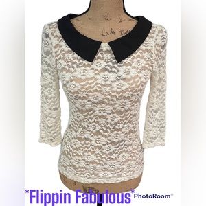 Forever 21 ~lace top with black collar size small